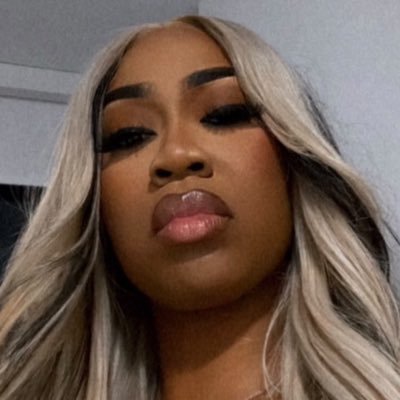 AngelBee__'s profile picture. “We should all start to live while we are young, fear is stupid & so are regrets “ 📸IG: angelbee__ 📍Chicago