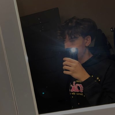 NiczkyOliv7630's profile picture. 