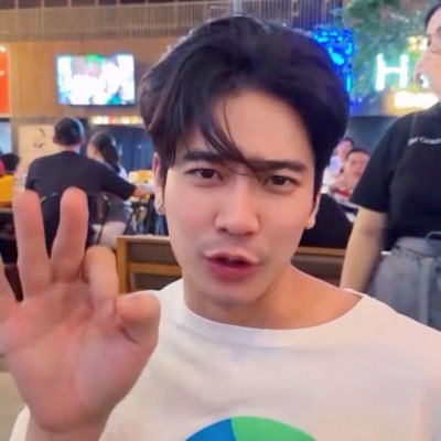 Soul_se6's profile picture. ยูโรเป็นพาร์ทที่ผมไม่มี พาร์ทที่สนุกเฮฮา ชีวิตเค้าดูแฮปปี้ดีนะ ทำไมเราไม่ไปเล่นกับเค้าบ้างวะ 🤟🙂‍↕️