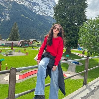 Elizabeth172811's profile picture. Helping the English-speaking community with all thing Switzerland 🇨🇭 put a nice face to an already beautiful country.