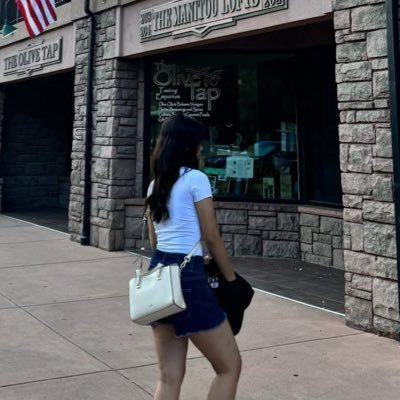 @itshygab