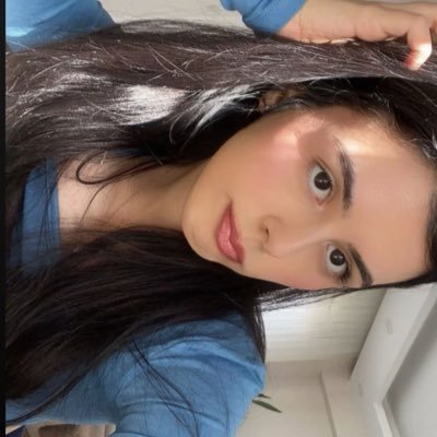 mirrorballgirln's profile picture. i left pieces of me in places I can never return to 🦢