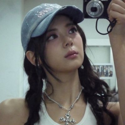 CrazyLittleBit2's profile picture. OT5
Lia biased