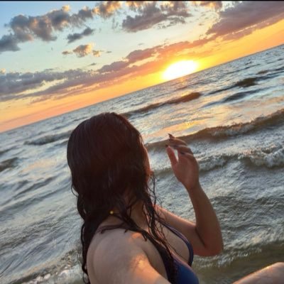 juhscff's profile picture. a outra metade é defeito                                                      você vai saber de qualquer jeito