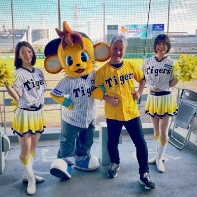 Dolphin_Naoki's profile picture. Planning and Creative Office ”DolphinBrain” 主宰 
プロモーションディレクター・WEB＆グラフィック ・映像クリエイター...
兼デザイン講師。

音楽好き。バンドでギター演ってます。 
NPO法人神戸デザイン協会会員 （2018〜理事）
神戸在住。♬🌷と⚾🐯推し！