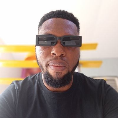 0lusheyi's profile picture. Light 🕯️ and Love 💜