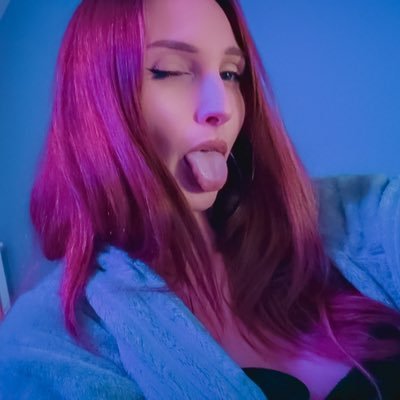 Yoive__'s profile picture. soft teasing here 💋 a little more teasing there 👉 @ivylipps ❤️‍🔥 but the real fun is waiting for you on my VIP page 👇