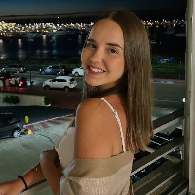 Lauracorreald's profile picture. Product Designer | Escrevendo news sobre tecnologia, tendências, comportamento e inovação 👇🏻 Inscreva-se