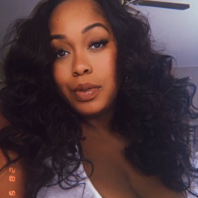 SweetfaceK's profile picture. Poetry in Motion 🌹 | 1/3 of Murked in the Midwest ⚰️ | M.H.A 21’ | real estate investor | world traveler 🌍 | Dance Instructor 🩰| #dabears 🐻 ⬇️💙🧡