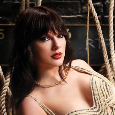 vickynonsenses's profile picture. all’s fair in love and poetry 🤍