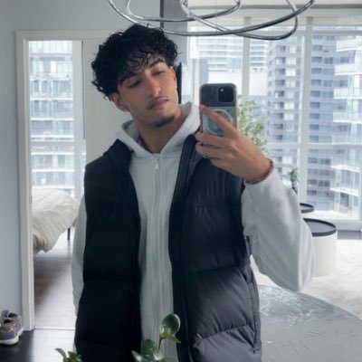 varunoshi's profile picture. Scaling eCommerce Brands with Email & SMS | $10M+ generated at https://t.co/0BXV1Int6o