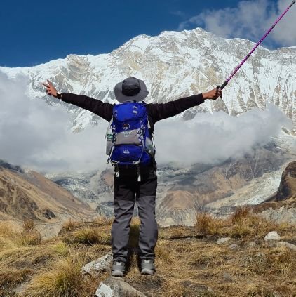 Aparichit033's profile picture. Go to my media and drift away into the depths of pain.

#Engineer❣️
#यात्री