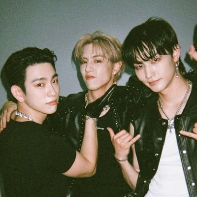 defdoJY's profile picture. Escrevo fanfics e surto.
Apaixonada por 7 homens 💚 #GOT7FOREVER • JJP SHIPPER 🌴🍑