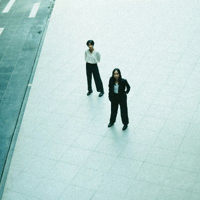 Dressingru7's profile picture. Minimalist yet sophisticated color palette.