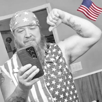 ChrisFulle94687's profile picture. a redneck that was important enough to have his page stolen i guess 😅