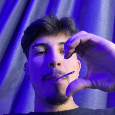 Umdugreen's profile picture. Sou um cara simples e ao mesmo tempo complexo, mas tô aí, errando e aprendendo.