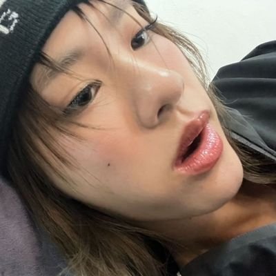 deukcher's profile picture. that one oomf who doesn't play about fb x eb