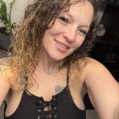 SandraLoped1l9's profile picture. Love Goo