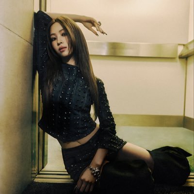 rjddaengs's profile picture. when there’s monsters on your ceiling, I will keep you safe 💟