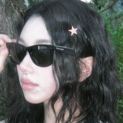 kingabsx's profile picture. maior fã de twice olivia rodrigo chappell roan conan gray gfriend avril lavigne lady gaga taylor swift clairo girl in red yena e 5sos de fortaleza