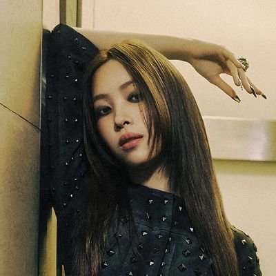 itzytonina's profile picture. nothing is better than five