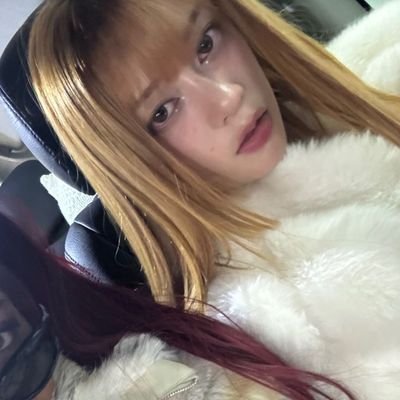 aghostkiss's profile picture. just a girl obsessing over tv show couples and girl bands!
