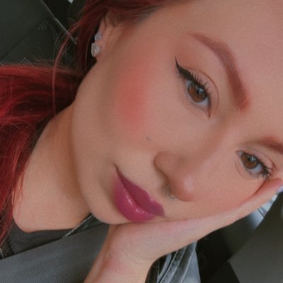 danicubidesf's profile picture. Periodista, escritora, emprendedora y mamá 🤍 ✨fangirl✨ @fanclub_col @pilas_col