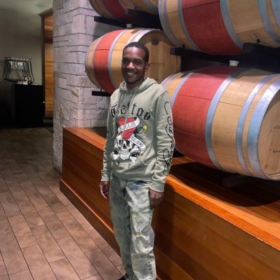 darvell356's profile picture. LOOKING FOR BASKETBALL RECUTS SEND YOUR HIGHLIGHTS IF LOOKING FOR A COLLAGE TO PLAY FOR