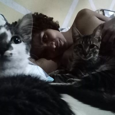 mr_viih10's profile picture. cigarro, café e lágrimas