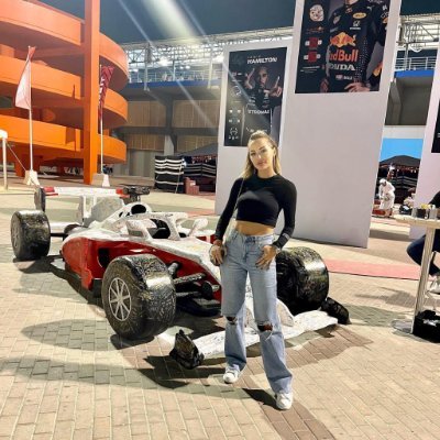 PechJulia's profile picture. Adventure ✈️ Art🎨Inspired Living 🌟
I'm an independent woman who loves to explore and express myself
I'm drawn to culture and soft sunsets 🌆🌅