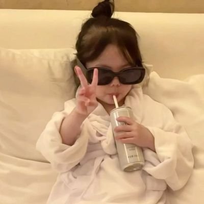 dstinalv's profile picture. kişisel tarihime not düşüyorum*