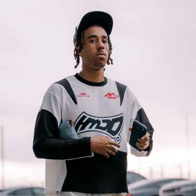 f_ichechukwu's profile picture. smile 😊