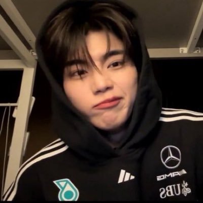 holdingaphyton's profile picture. ❁ཻུ۪۪ concurseira militar e apaixonada em kpop, isso me resume bem como pessoa