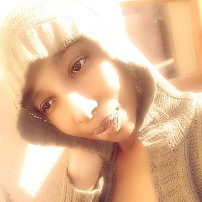 LeeMpaki's profile picture. Digital Content Creator ☆ Social media Promoter☆ Wine lover 🍷
📨pelo.liz8@gmail.com