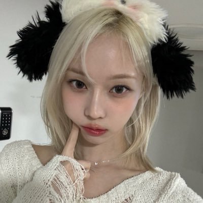 vwluvrr's profile picture. ⠀ ⠀⠀ diary of a disordered girl