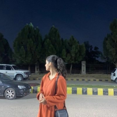 zainabhere_'s profile picture. very random of me!!