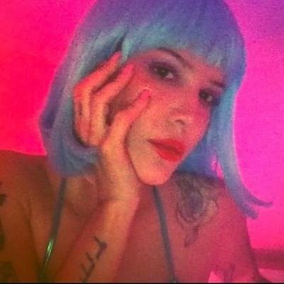 romanticnfree's profile picture. I love yapping