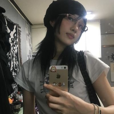 lovestayy143's profile picture. it’s quiet here, stay if you understand ✶