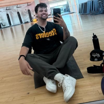 Jehsee182's profile picture. forever      free