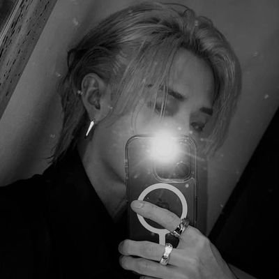 izzieCB97's profile picture. 