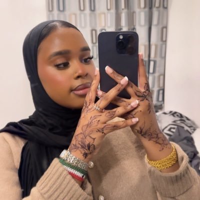 hafsx1's profile picture. 22