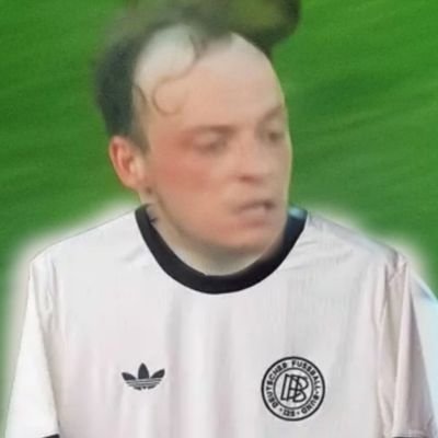 Baldy_Barker's profile picture. Kevin Thelwell is a fat specky hotdog