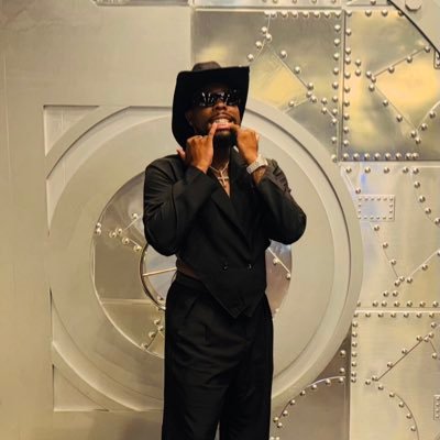 elbonitoguapo's profile picture. popular loner. world traveler. visionary. dreamer. black flame. reality shifter. get money bunny. 𓂀 🧎🏾✨🔮 ☽