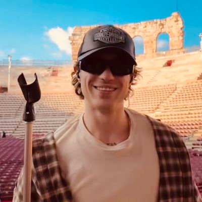 MAYAX20's profile picture. 𝐴𝑚𝑜 𝑓𝑜𝑙𝑙𝑒𝑚𝑒𝑛𝑡𝑒 𝑙𝑎 𝑝𝑖𝑧𝑧𝑎 𝑒 𝑙𝑒 𝑝𝑎𝑡𝑎𝑡𝑖𝑛𝑒 🍕🍟 •||• Books, music, tv series...📚  •||• I love 𝑐𝑎𝑡𝑠 𓃠❤️ || 📍 IT. 🇮🇹