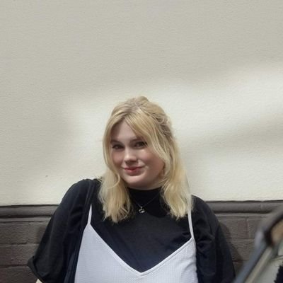 lifecriris's profile picture. she/her | 25 | k-pop enthusiast | writing about music for @unitedbypop 🎀                                             *:･ﾟ✧*:･ﾟ✧