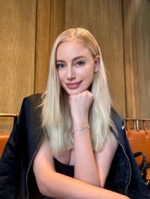 Pinecones1124's profile picture. Hi everyone, I'm Emily 👩🏼
Fashion influencer ✨
Crypto-Lover 🅧💱