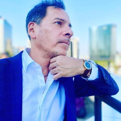 RRHijodevecino's profile picture. Periodista y RP de celebridades, actores, cantantes, restaurantes. Columnista en  @playboymx y @palabravacante. Colaborador eventual en @RevistaOpen