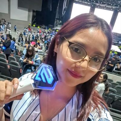 sandyelov's profile picture. 