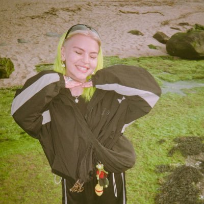 1975loren's profile picture. official 1975 groupie xx