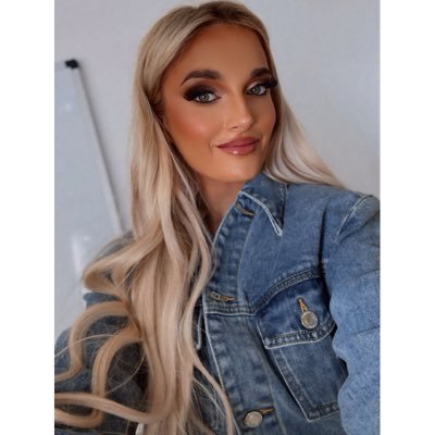 _helennx's profile picture. 🍒🪬👩🏼‍⚕️🍼🧸nicu nurse, cat mom, coffee lover.